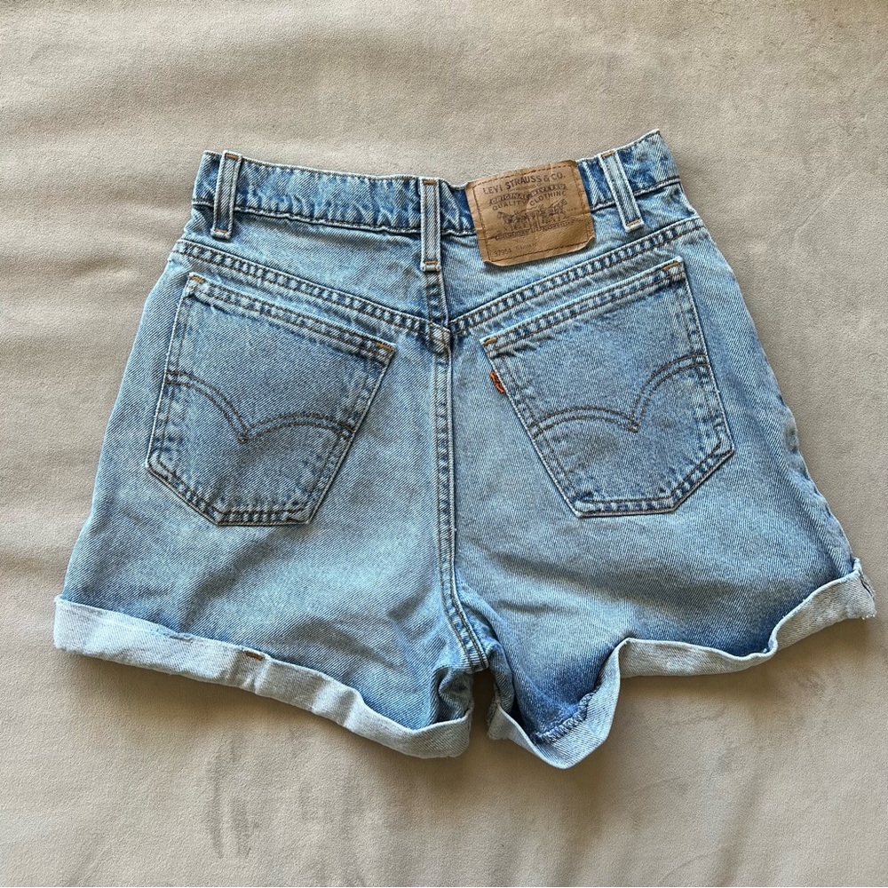 Vintage 954 regular fit Levi mom shorts